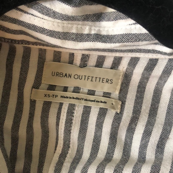 Button down - Picture 3 of 4